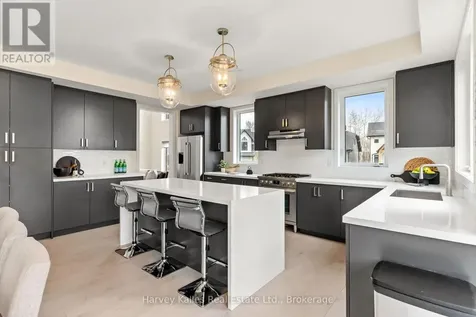 157 Springside Crescent Blue Mountains ON L9Y 5L3