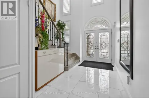 130 Greenview Circle Vaughan ON L6A 0B6