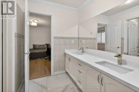 130 Greenview Circle Vaughan ON L6A 0B6