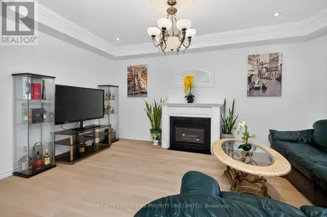 130 Greenview Circle Vaughan ON L6A 0B6
