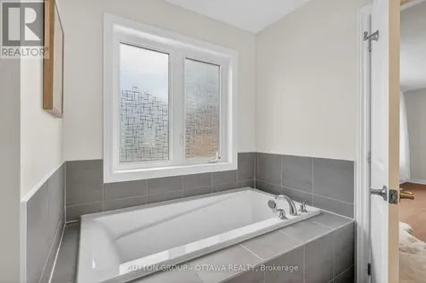 1011 Carden Lane Ottawa ON K1W 0N3