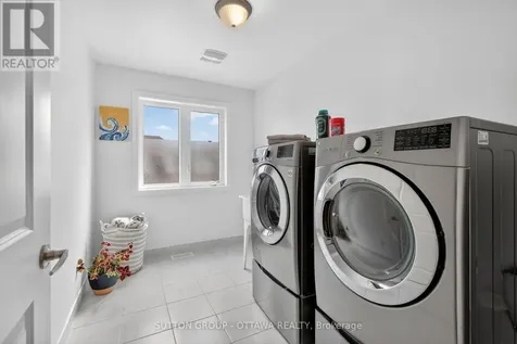 1011 Carden Lane Ottawa ON K1W 0N3