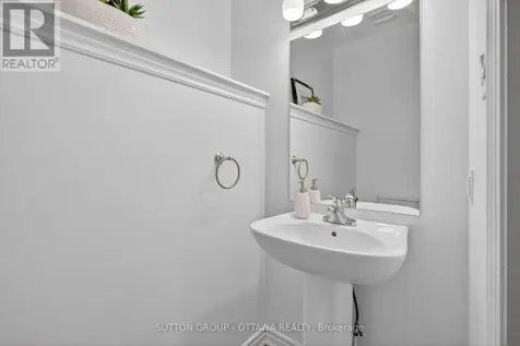 1011 Carden Lane Ottawa ON K1W 0N3