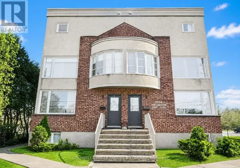 1204 Shillington Avenue Ottawa ON K1Z 7Z4