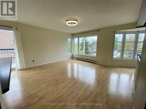 1204 Shillington Avenue Ottawa ON K1Z 7Z4