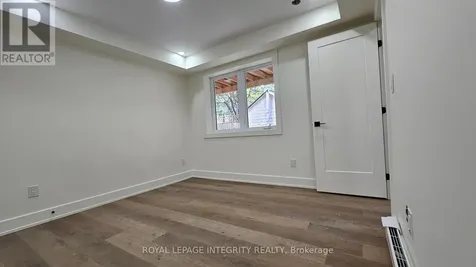 372 Berkley Avenue Ottawa ON K2A 2G7