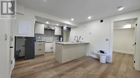 372 Berkley Avenue Ottawa ON K2A 2G7