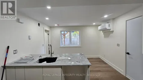 372 Berkley Avenue Ottawa ON K2A 2G7