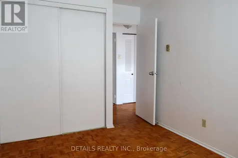 2760 Carousel Crescent Ottawa ON K1T 2N4