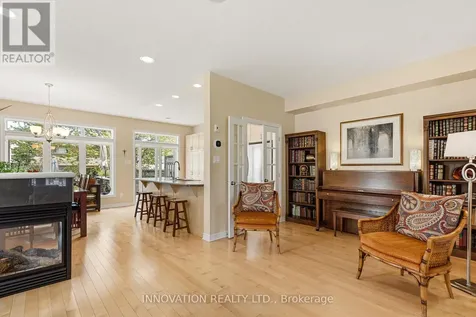 372 Kingbrook Drive Ottawa ON K2M 0G2
