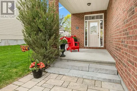 372 Kingbrook Drive Ottawa ON K2M 0G2