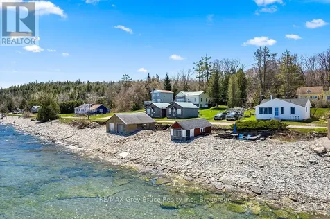 8 Dock Lane Northern Bruce Peninsula ON N0H 1Z0