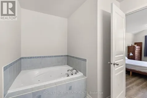 407 Celtic Ridge Crescent Ottawa ON K2W 0B3