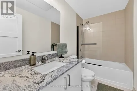 17 Spooner Crescent Collingwood ON L9Y 1T3