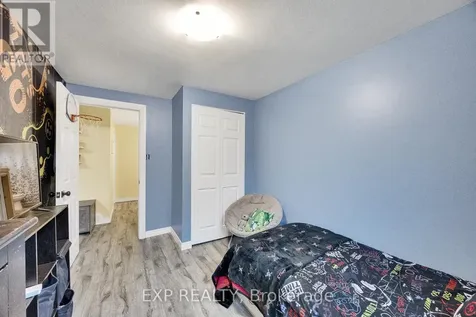 220 Rosebank Place Kitchener ON N2E 2R8
