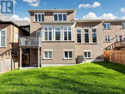 85 Forest Grove Court Aurora ON L4G 3G4