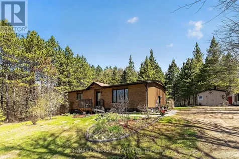 1346 Station Hill Road Laurentian Valley ON K8A 6W7