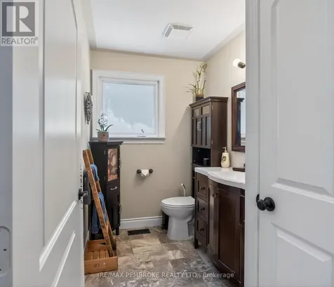 1346 Station Hill Road Laurentian Valley ON K8A 6W7