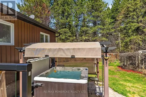 1346 Station Hill Road Laurentian Valley ON K8A 6W7