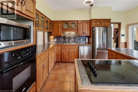 2266 Pettit Road Fort Erie ON L2A 5M4