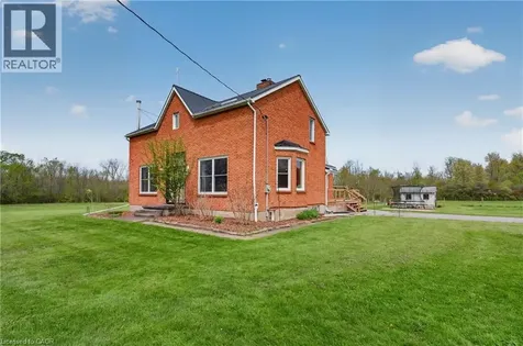 2266 Pettit Road Fort Erie ON L2A 5M4