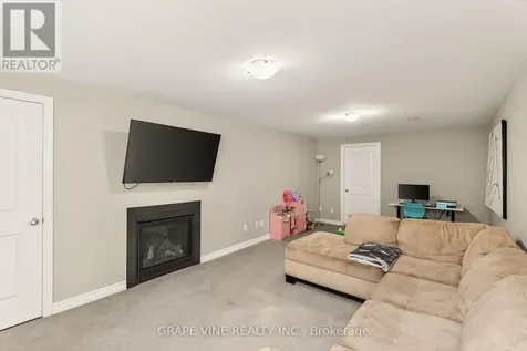 834 Cedar Creek Drive Ottawa ON K1T 0N6