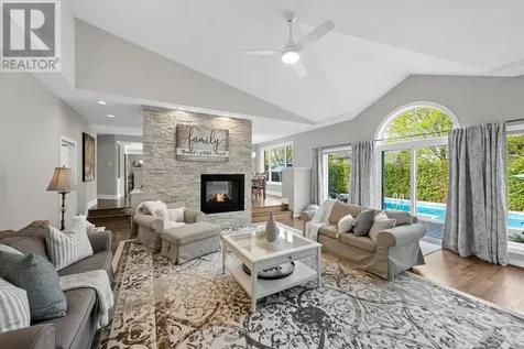 42 Hampel Crescent Ottawa ON K2S 1E4