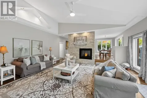42 Hampel Crescent Ottawa ON K2S 1E4
