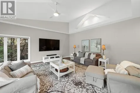 42 Hampel Crescent Ottawa ON K2S 1E4