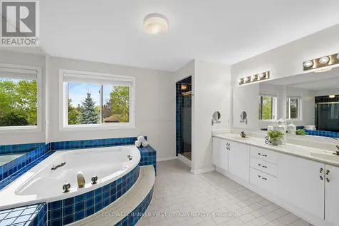 42 Hampel Crescent Ottawa ON K2S 1E4