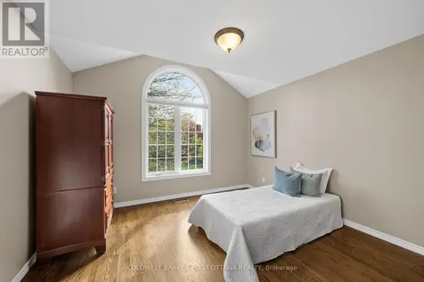 42 Hampel Crescent Ottawa ON K2S 1E4