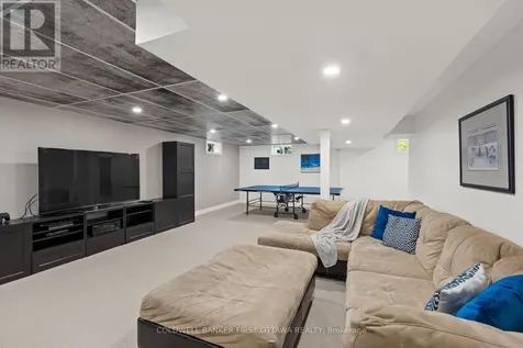 42 Hampel Crescent Ottawa ON K2S 1E4