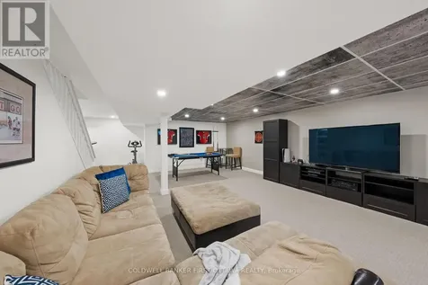 42 Hampel Crescent Ottawa ON K2S 1E4