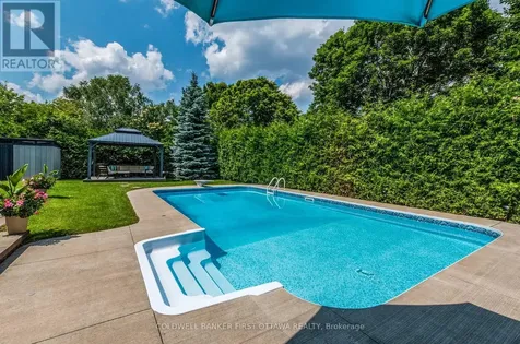 42 Hampel Crescent Ottawa ON K2S 1E4