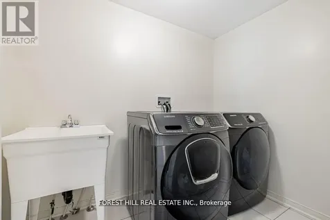 16 Hartney Drive Richmond Hill ON L4S 0J8