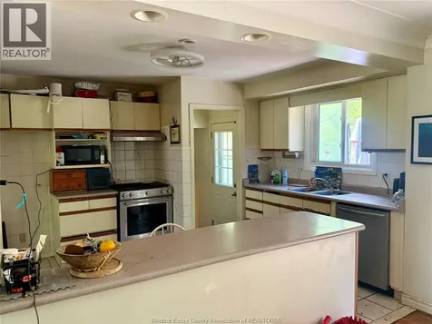 2240 Bondy Avenue Lasalle ON N9H 1J2