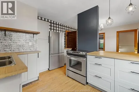 557 Moy Avenue Windsor ON N9A 2N3