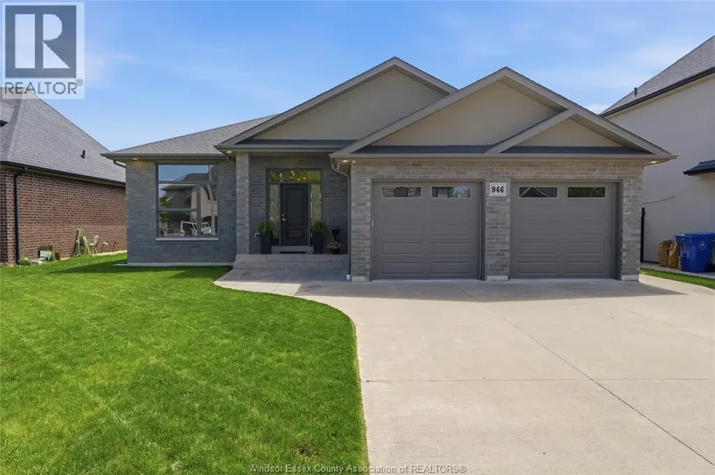 946 Westwood Lakeshore ON N8L 1G5