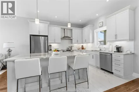 946 Westwood Lakeshore ON N8L 1G5
