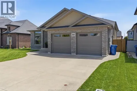 946 Westwood Lakeshore ON N8L 1G5