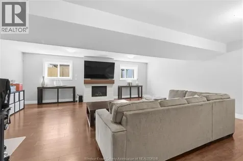 946 Westwood Lakeshore ON N8L 1G5