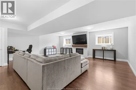 946 Westwood Lakeshore ON N8L 1G5
