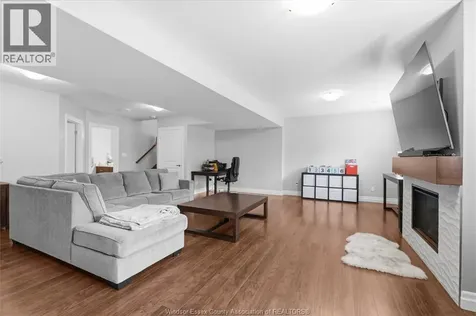 946 Westwood Lakeshore ON N8L 1G5