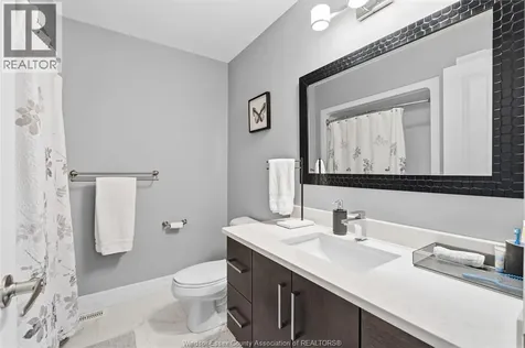 946 Westwood Lakeshore ON N8L 1G5