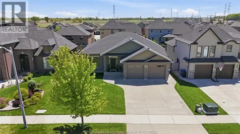 946 Westwood Lakeshore ON N8L 1G5