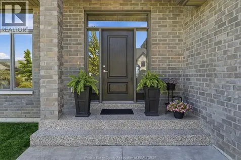 946 Westwood Lakeshore ON N8L 1G5