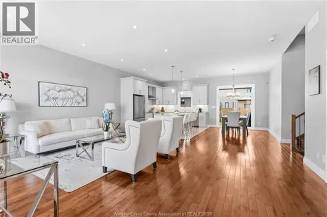 946 Westwood Lakeshore ON N8L 1G5