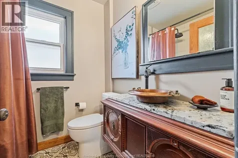 557 Moy Avenue Windsor ON N9A 2N3
