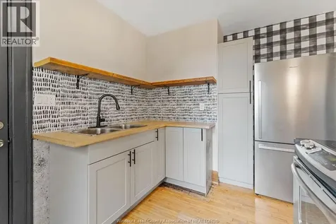 557 Moy Avenue Windsor ON N9A 2N3