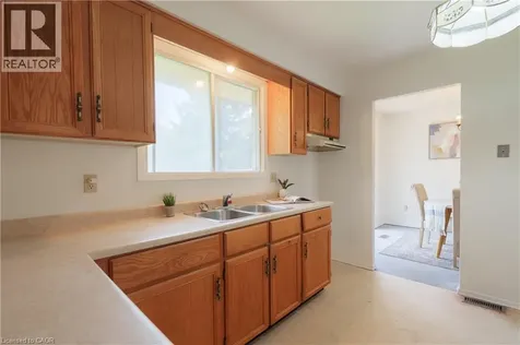 194 Fiddlers Green Road Ancaster ON L9G 1W6